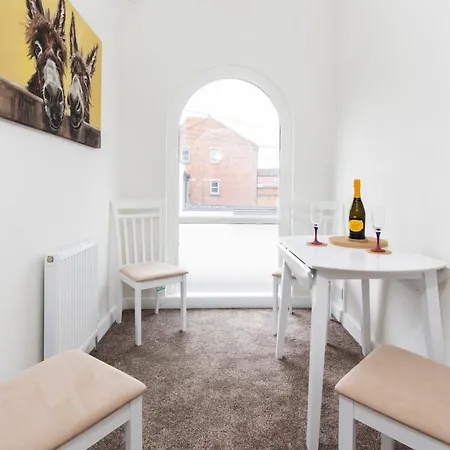 Portland Street With Free Parking Daire York